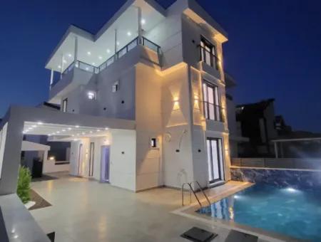 Villa Zu Verkaufen In Altinkum, Didim 4 In 1 Mit Pool