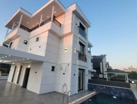 Villa Zu Verkaufen In Altinkum, Didim 4 In 1 Mit Pool