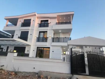 Villa Zu Verkaufen In Altinkum, Didim 4 In 1 Mit Pool