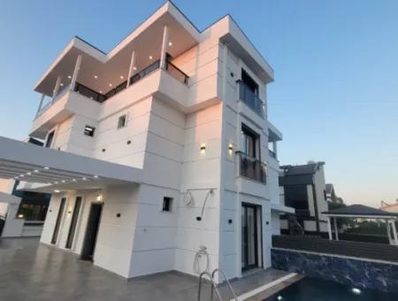 Villa For Sale In Altinkum, Didim 4 In 1 With Pool